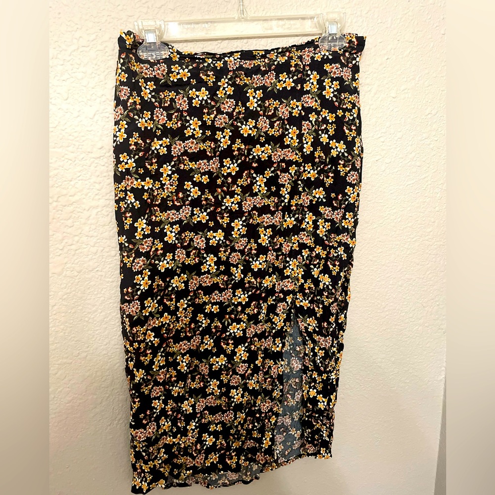 Black and yellow floral print mid length skirt. stretchy waistband. size M.